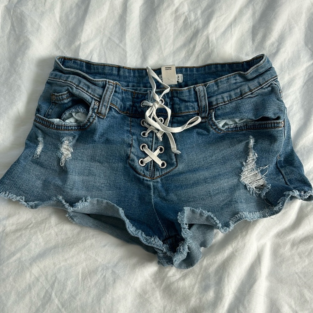 Billabong lite hearted shorts